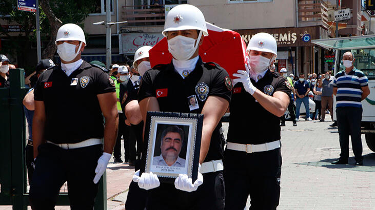 Çanakkale'de trafik kazasında şehit olan polis memuru için tören