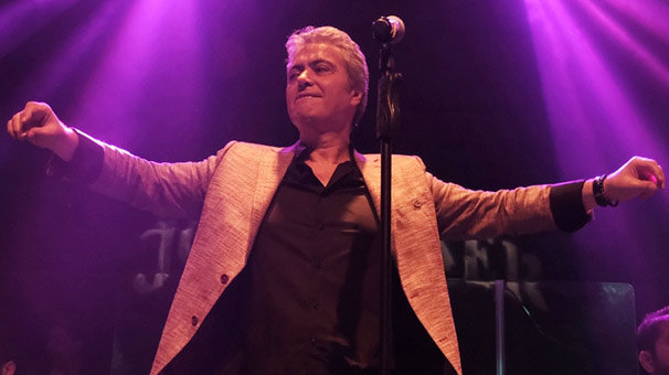 Cengiz Kurtoğlu'ndan zeybek şov