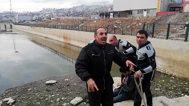 Cep telefonunu almak isterken sulama kanalına düştü