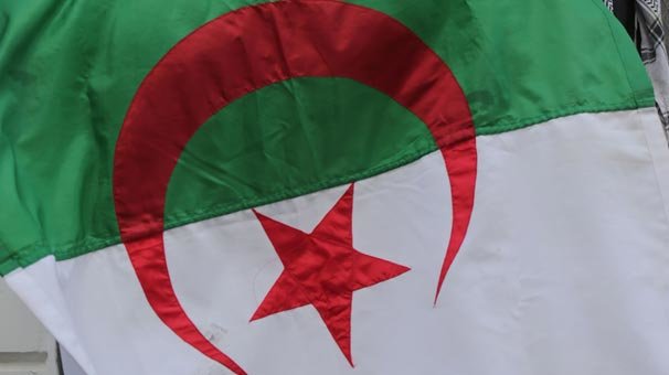 Cezayir'de cumhurbaşkanlığı adaylığı için 15 başvuru