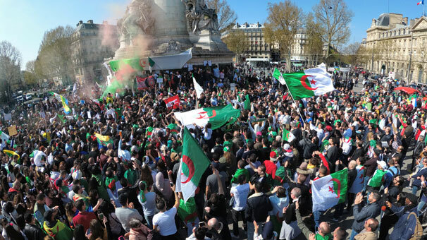 Cezayirliler Buteflika'dan sonra 'Üç B gitmeli' sloganıyla sokağa iniyor