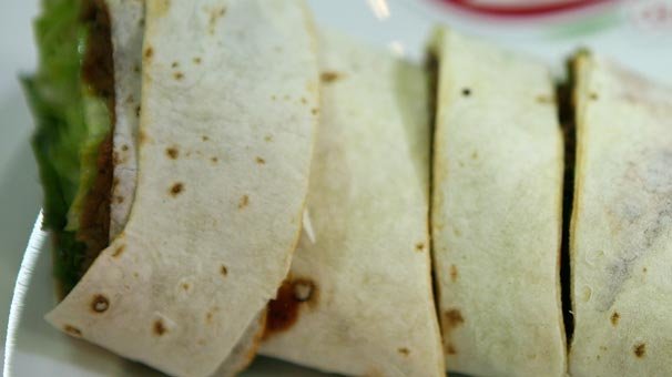 Çiğ köfte paketlerinden çıktı! İnanılmaz...