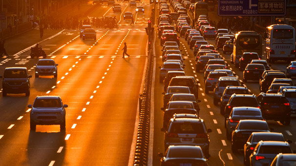 Çin'de bir araç yayaları ezdi