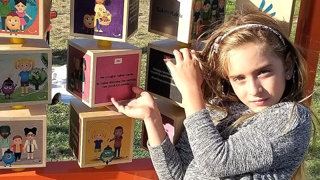 'Çocuğum, Haklıyım': Çocuklar haklarını oyuncakla öğreniyor