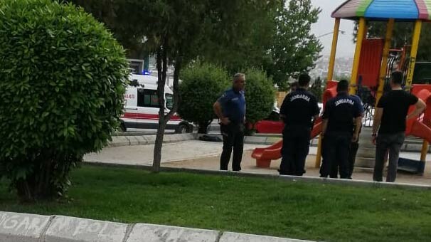 Çocuk parkında dehşet! Tesadüfen oradan geçen jandarma olayı görünce...