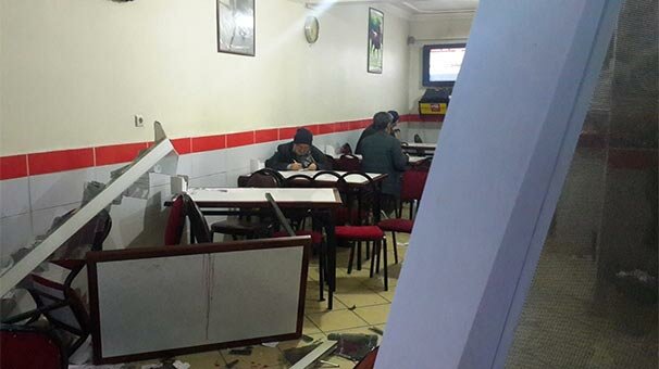 Çocuk sürücü ganyan bayiine daldı! Kazanın ardından vatandaşlar...