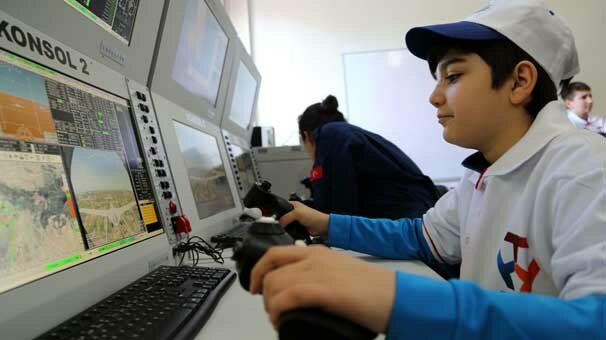 Çocuklar SİHA pilotu oldu