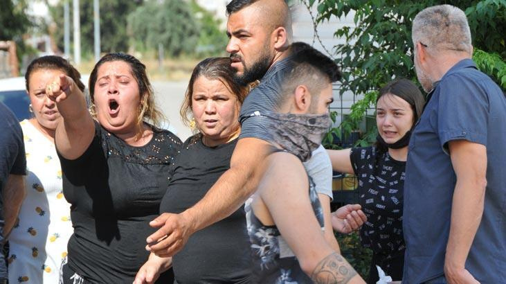 Çocukların kavgasına aileler karıştı! Ortalık savaş alanına döndü