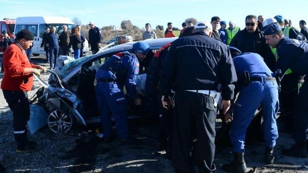 Çok feci kaza! Aynı aileden 3 kişi hayatını kaybetti