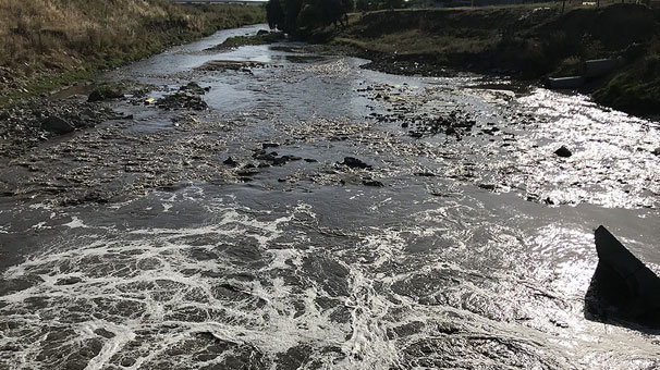 Çorlu Deresi'ni griye boyayan firmalara ceza yağdı