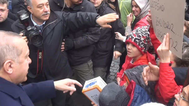 Cumhurbaşkanı Erdoğan, bedensel engelli yüzücülerle sohbet etti