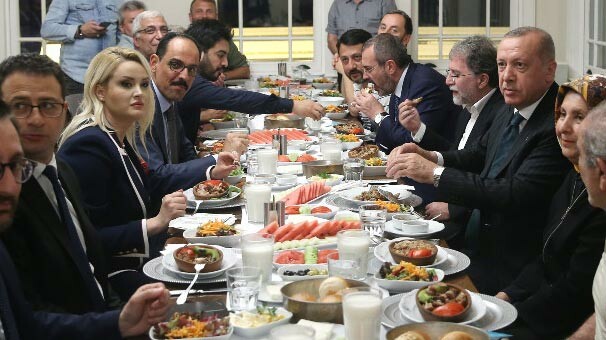 Cumhurbaşkanı Erdoğan Çengelköy'de restoranda yemek yedi