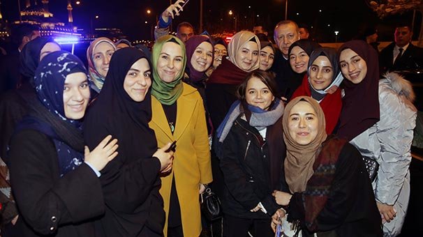 Cumhurbaşkanı Erdoğan öğrencilerle sohbet etti