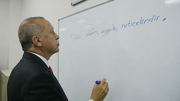 Cumhurbaşkanı Erdoğan okul açılışı yaptı