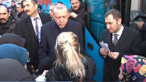 Cumhurbaşkanı Erdoğan onu görünce hemen araçtan indi