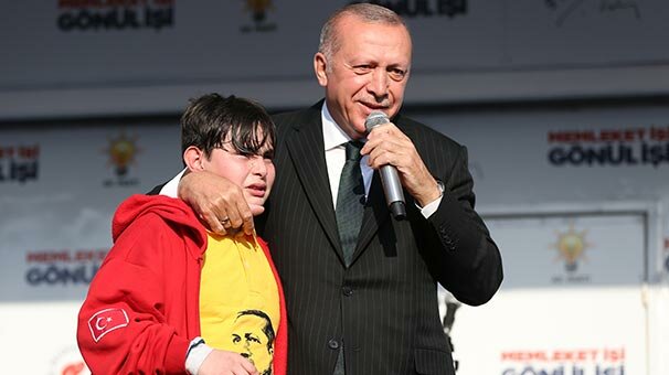 Cumhurbaşkanı Erdoğan sahneye çağırmıştı! 14 yaşındaki Emirhan o anları anlattı