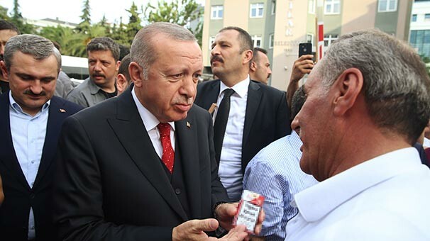 Cumhurbaşkanı Erdoğan sigara paketini görünce hemen uyardı