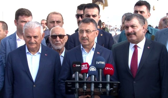 Cumhurbaşkanı Yardımcısı Oktay, bayram namazını Büyük Çamlıca Camii'nde kıldı
