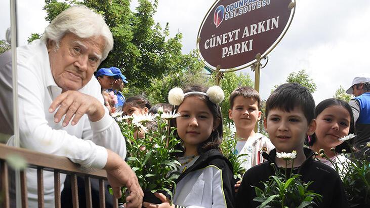 Cüneyt Arkın'ın isteğini minikler gerçekleştirdi