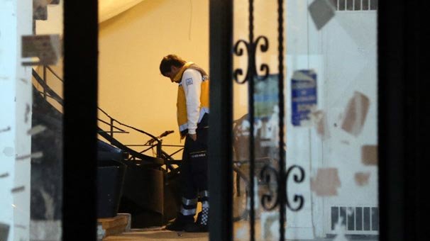 Dehşete düşeceksiniz! Apartman merdiveninde...