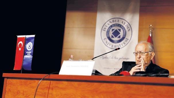 ‘Demokrasi iyi yönetilmediyse bunun sorumlusu siyasettedir’