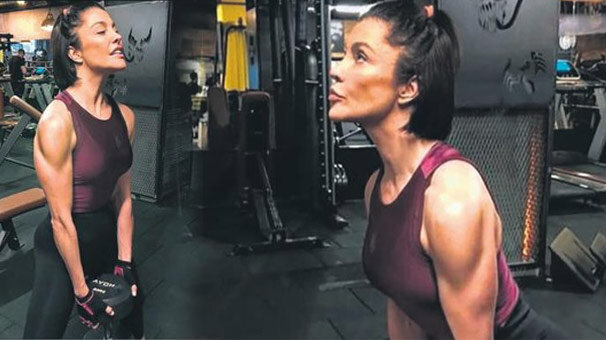 Deniz Akkaya'nın kol kasları şaşırttı