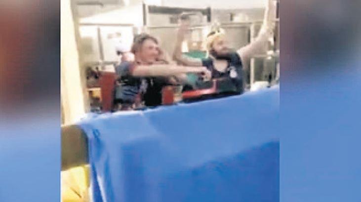 Denizaltıda partiye tepki