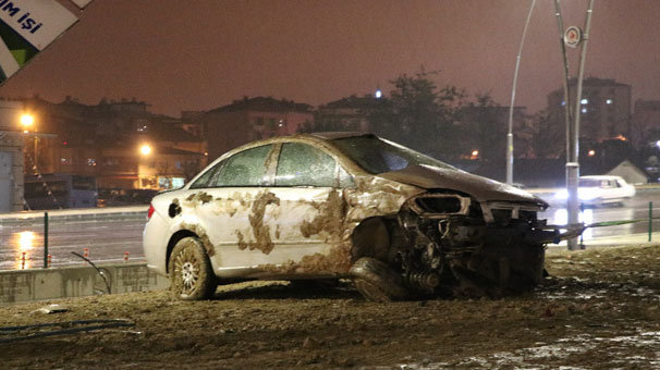 Denizli'de trafik kazaları: 2 yaralı