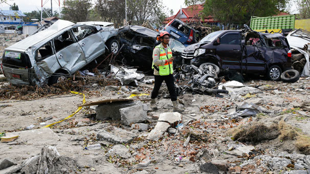 Deprem ve tsunamide can kaybı 1424'e çıktı
