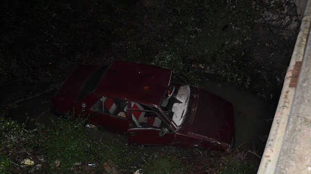 Dereye uçan otomobilde yaralı aradılar, sürücü yürürken bulundu