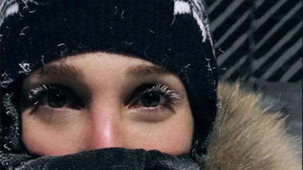 Derya Balta'nın kirpikleri dondu!