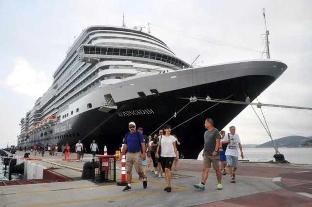 Dev transatlantik Kuşadası'na 4. seferini gerçekleştirdi