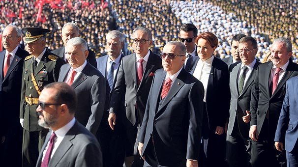 Devletin zirvesi Ata’nın huzurunda