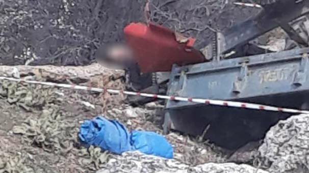 Devrilen traktörde eski muhtar ve eşi can verdi