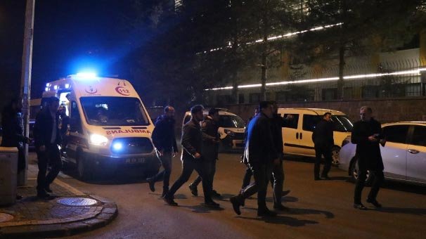 Devriye gezen polislere silahlı saldırı: Yaralılar var