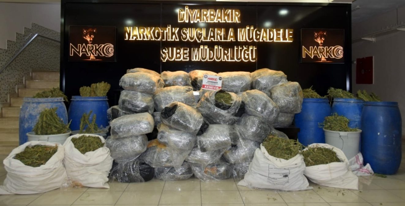 Diyarbakır'da 559 kilo esrar ele geçirildi