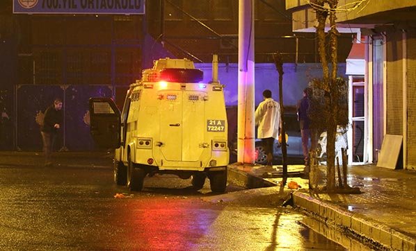 Diyarbakır’da silahlı kavga: 1’i ağır 3 yaralı