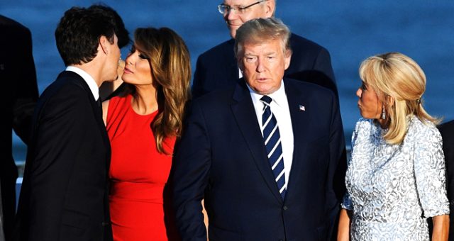 Donald Trump: Ben vurulursam Melania ağlamaz