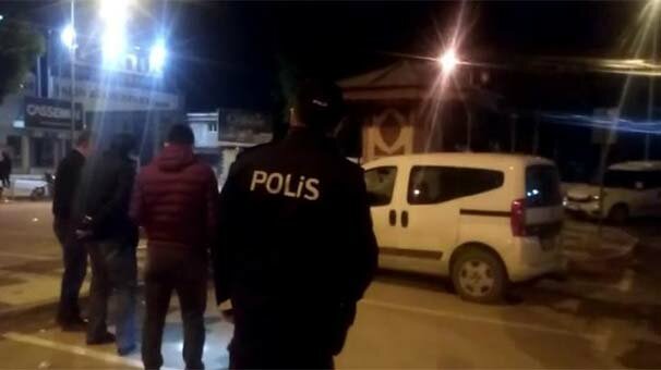 Düğünde ortalık karıştı! Belinden çıkardığı bıçakla...