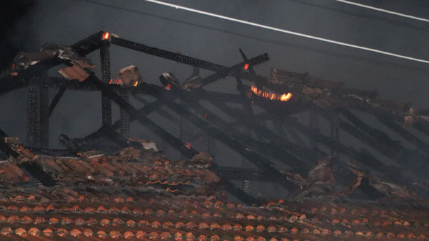 Düzce'de eve yıldırım düştü