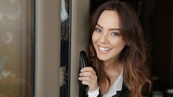 Ebru Gündeş: Bu ara sadece gülüyorum