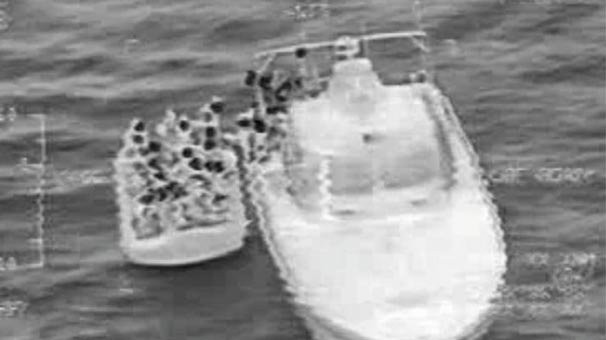 Ege Denizi'nde hareketli anlar! Tam 44 kişi...