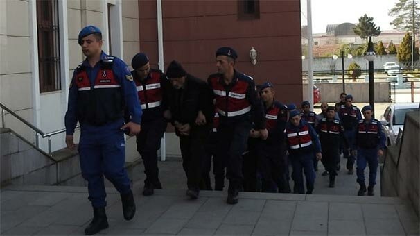 Ekipler incelemek için yaklaşınca... Suçüstü yakalandılar