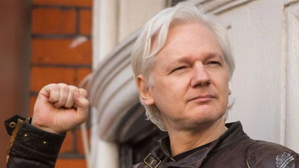 Ekvador'dan Julian Assange: Tuvaletini temizle