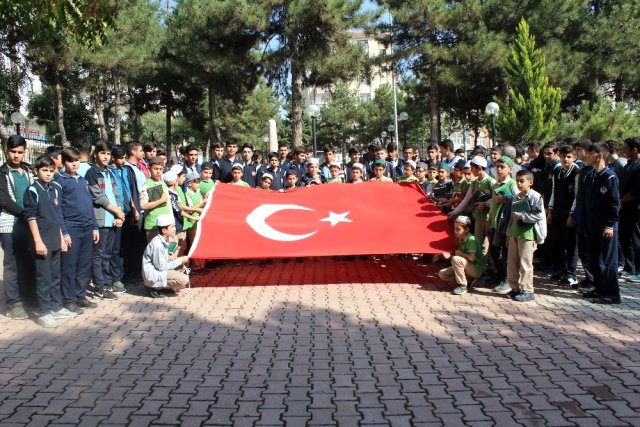 Elazığlı öğrencilerden 'Barış Pınarı Harekatına' destek