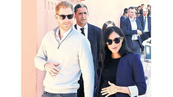 Elleri kınalı Meghan