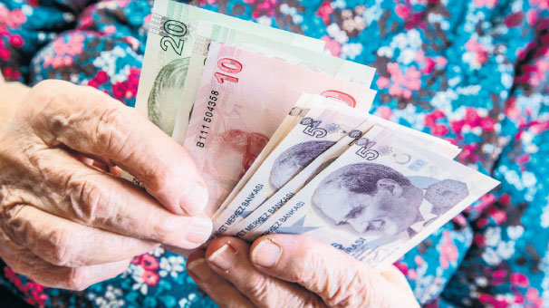 Emekli 1000 lira yasasını bekliyor