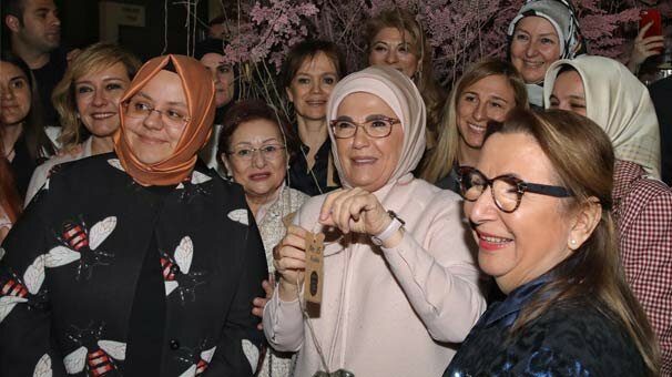 Emine Erdoğan 'Cemre Çarşısı' etkinliğine katıldı