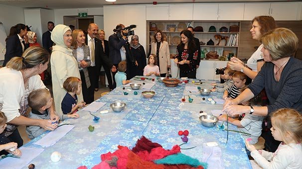 Emine Erdoğan'dan Macar Kültür Evi'ne ziyaret