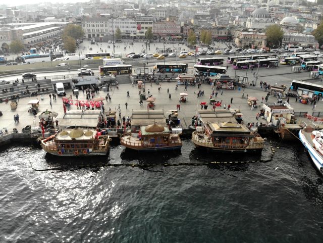 Eminönü'ndeki balık-ekmek tekneleri havadan görüntülendi
